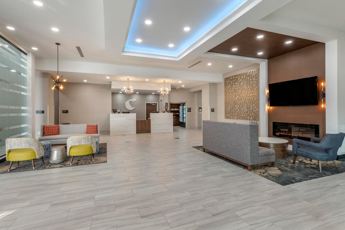 SC555lobby2_867A7F53-0CCC-41C6-AA64C44896523834_ada7c749-c584-4a03-adcc20a3f965b595.jpg