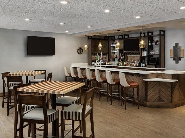 GSPGV_HGI_Greenville_Bar_87A84C08-7A70-49A7-BABA67460E3E3524_e247be08-149f-4f3c-af0bf8a2ed82855c.jpg